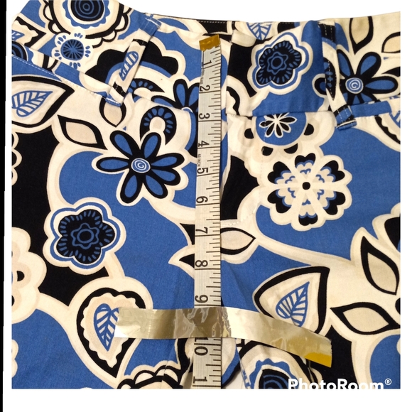 Madison Woman Capris Floral Pants 4 - Picture 7 of 11